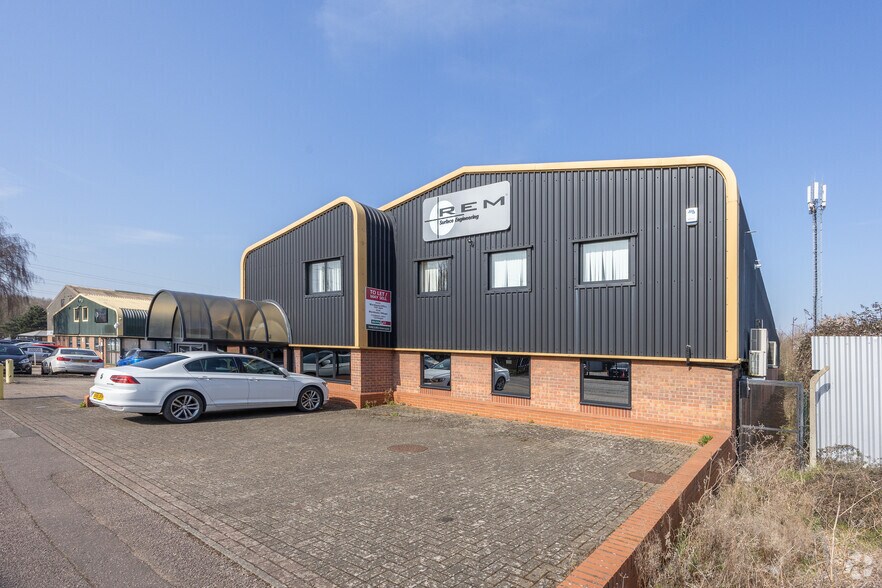 9 Alington Rd, St Neots à louer - Photo du bâtiment - Image 2 de 2