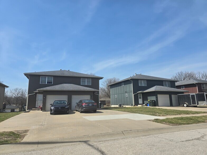 593-621 Glen Ct, Lansing, KS à vendre - Photo du bâtiment - Image 1 de 11