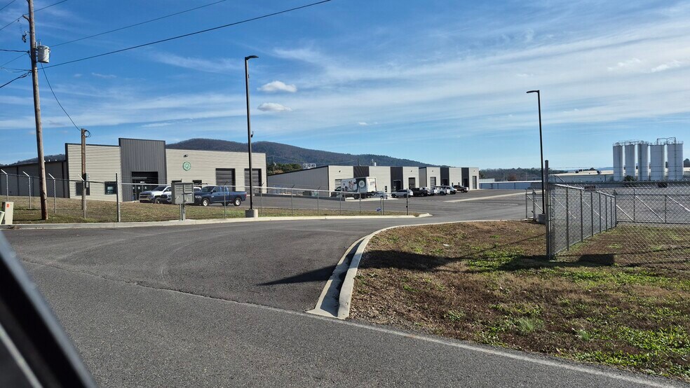 899 Blacksnake Rd, Hot Springs National Park, AR à louer - Photo du bâtiment - Image 3 de 17