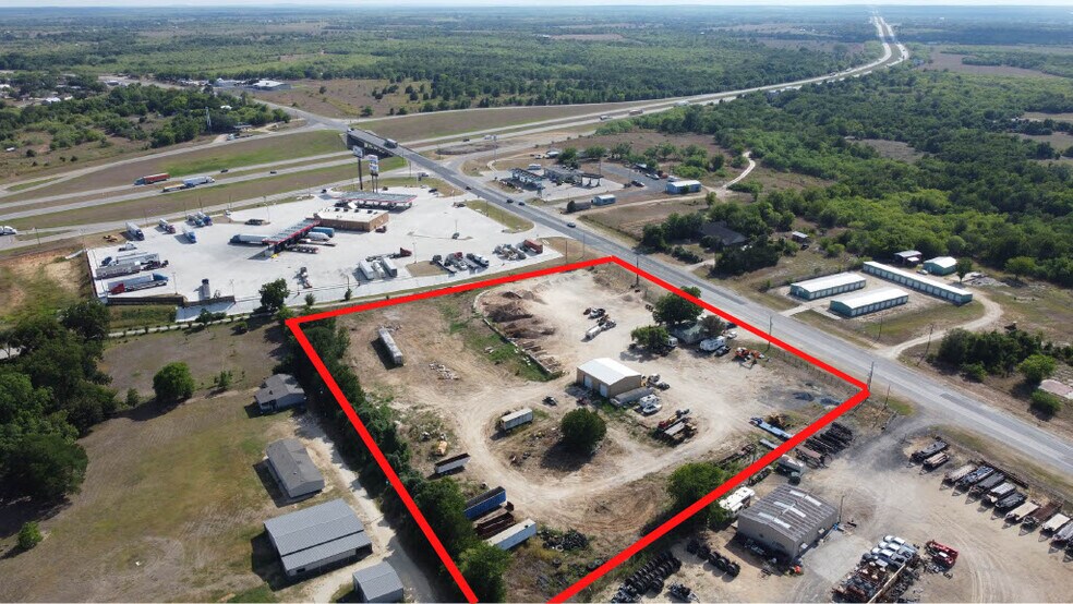 1951 S Magnolia Ave, Luling, TX à vendre - Photo du bâtiment - Image 2 de 34