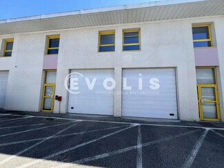 Plus de détails pour 20 Rue Jean-Louis Calderon, Vaulx-en-Velin - Bureau, Local d'activités à louer