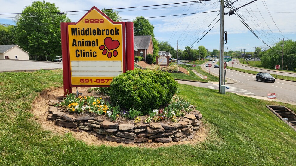 9229 Middlebrook Pike, Knoxville, TN for sale - Building Photo - Image 3 of 22