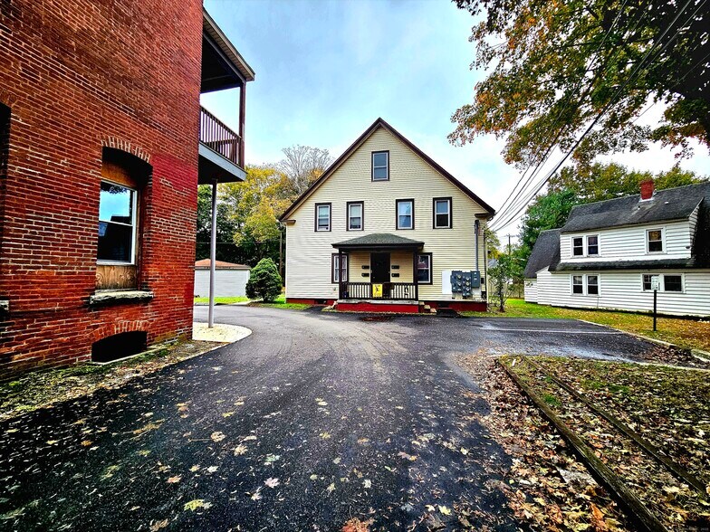 72 Main St, Dayville, CT à vendre - Photo du bâtiment - Image 2 de 6