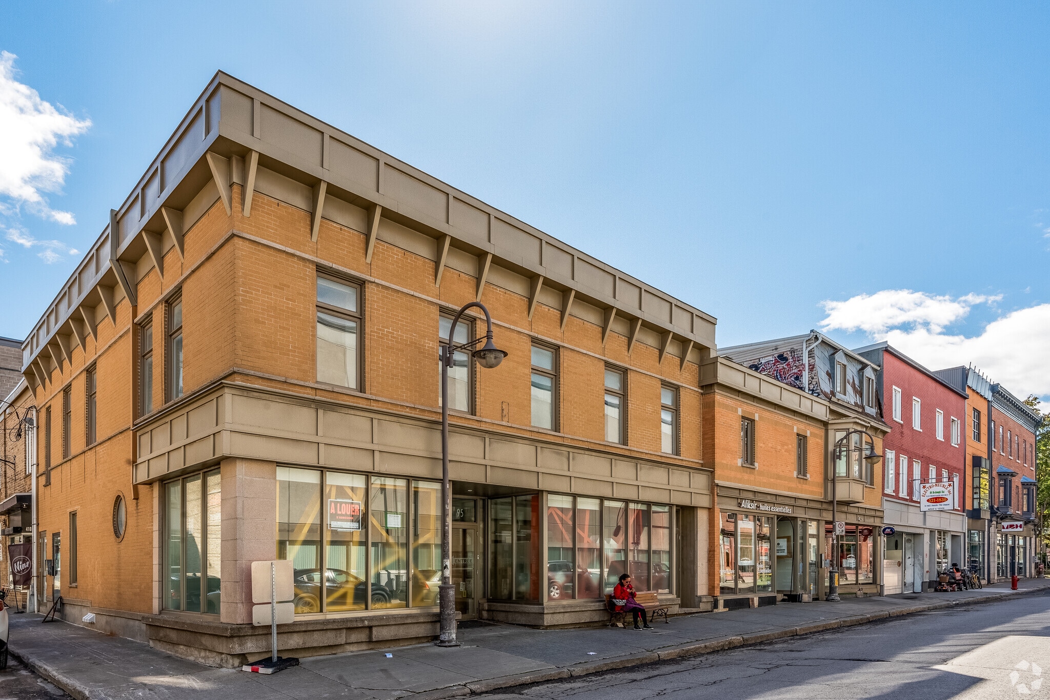 95 Rue Saint-Joseph E, Québec, QC for lease Primary Photo- Image 1 of 3
