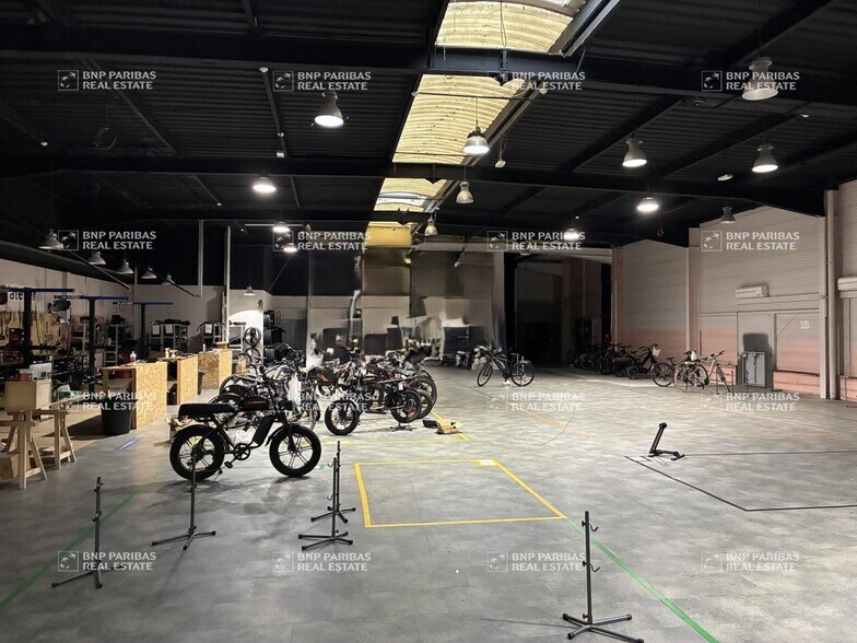 Flex in Bordeaux for lease - Interior Photo - Image 1 of 10