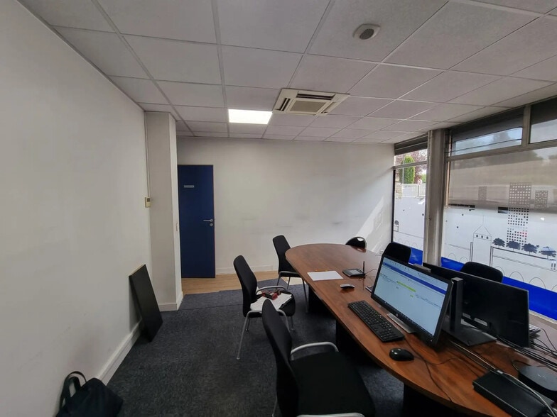 Bureau dans Le Bourget à louer - Photo intérieure - Image 2 de 7