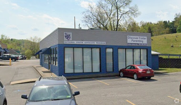 909 Morgantown Ave, Fairmont, WV à louer - Photo du bâtiment - Image 1 de 3