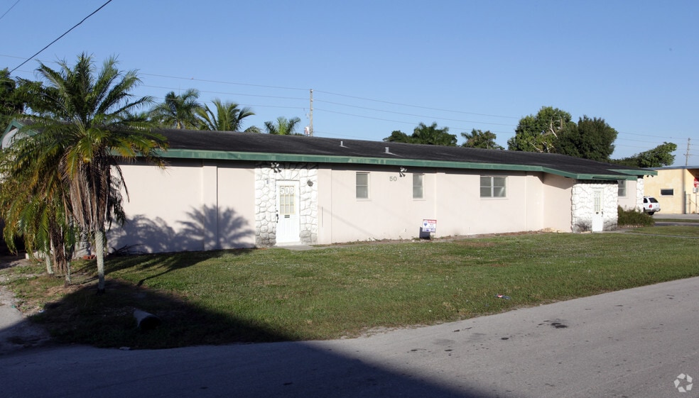 50 Mildred Dr, Fort Myers, FL à vendre - Photo du bâtiment - Image 2 de 21