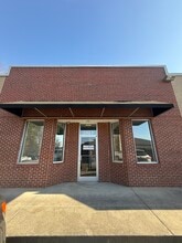 2242 W Roosevelt Blvd, Monroe, NC à louer Photo du bâtiment- Image 2 de 6