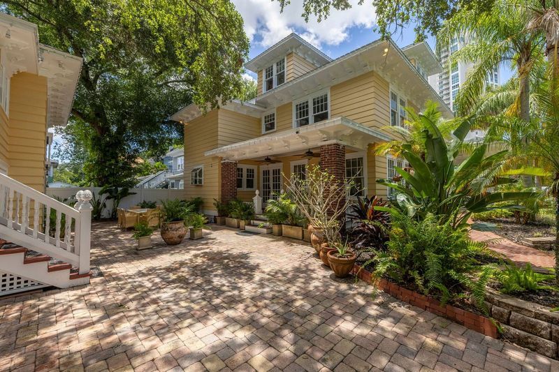 635 Bay St NE, Saint Petersburg, FL à vendre - Photo du bâtiment - Image 2 de 81