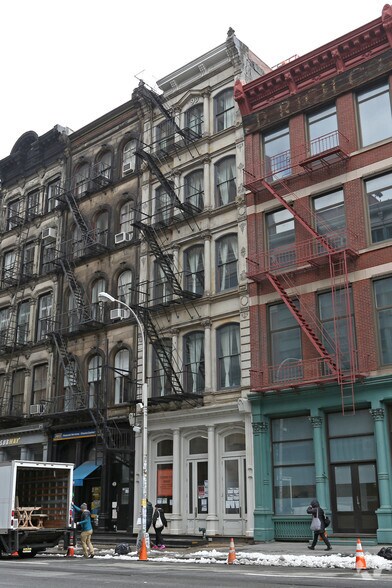 293 Church St, New York, NY à louer - Photo du bâtiment - Image 1 de 5