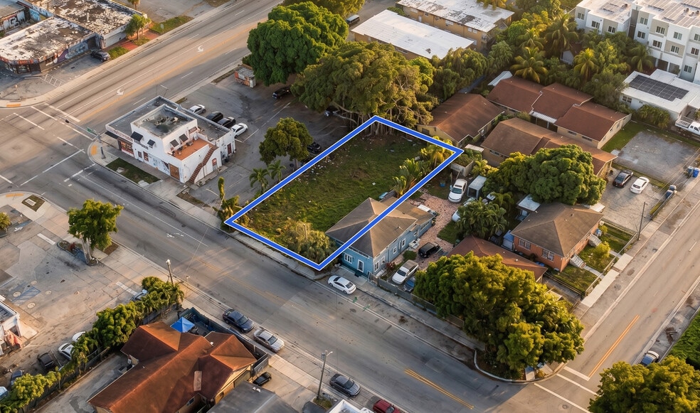 2177 NW 28th St, Miami, FL à vendre - Photo du bâtiment - Image 2 de 5