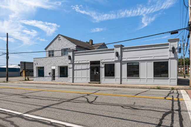 Plus de détails pour 1058 Charles St, North Providence, RI - Commerce de détail à vendre