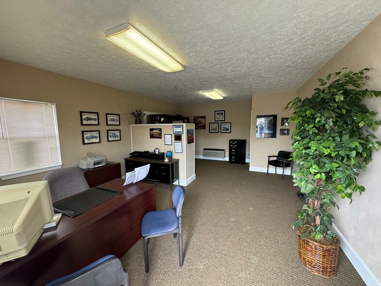 1775 W US Highway 421, Delphi, IN for sale - Interior Photo - Image 2 of 32