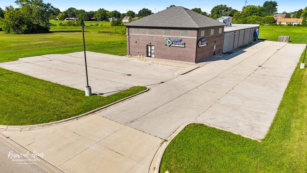 233 Mooney Dr, Bourbonnais, IL à vendre - Photo du bâtiment - Image 3 de 26