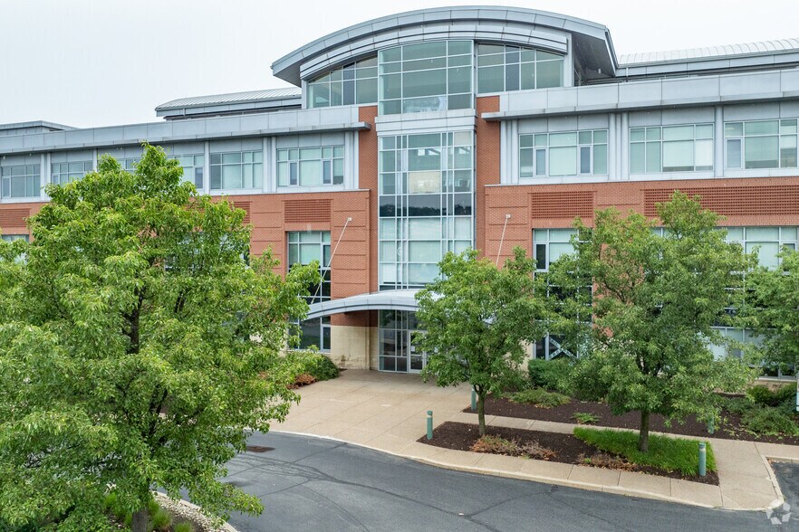 385 E Waterfront Dr, Homestead, PA à vendre - Photo du bâtiment - Image 3 de 5