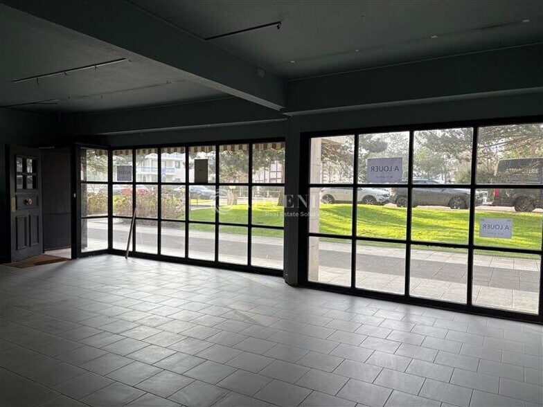 Retail in Le Touquet-Paris-Plage for lease - Building Photo - Image 2 of 5