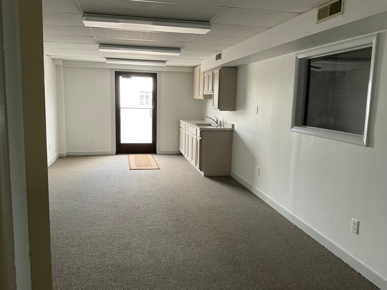 1502 E Lebanon Rd, Dover, DE for lease - Interior Photo - Image 2 of 15