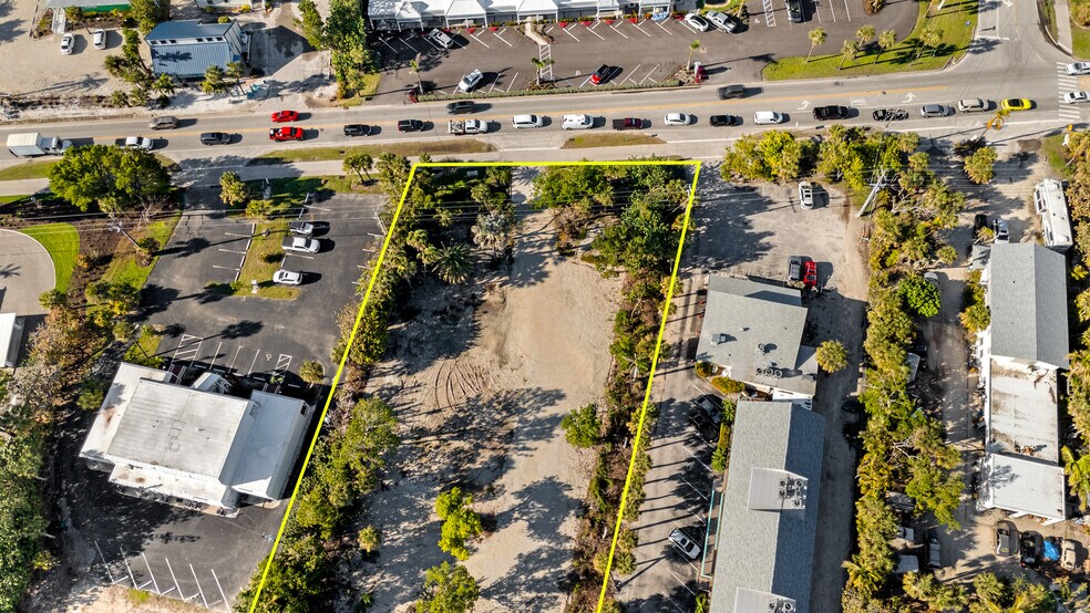 1625 Periwinkle Way, Sanibel, FL à vendre - Photo du bâtiment - Image 3 de 13