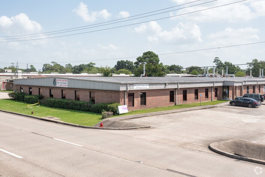 5144 E Sam Houston Pky N, Houston, TX à louer - Photo du bâtiment - Image 1 de 4