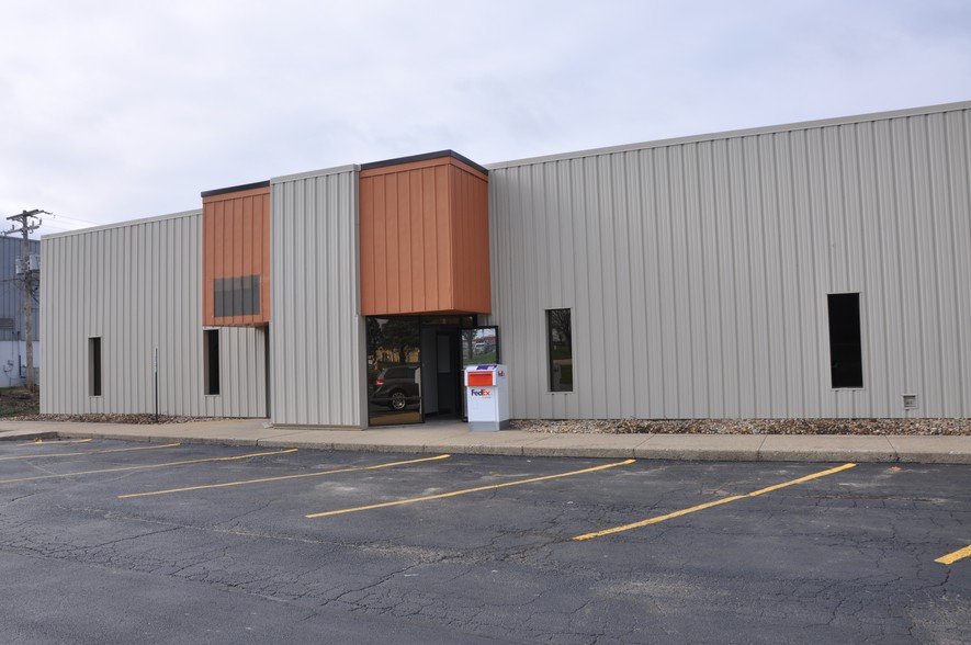 3443-3519 Rupp Pky, Decatur, IL for sale - Building Photo - Image 1 of 1