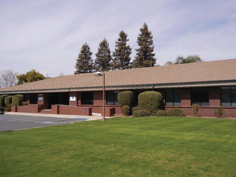 3924 W Caldwell Ave, Visalia, CA for lease - Building Photo - Image 3 of 15
