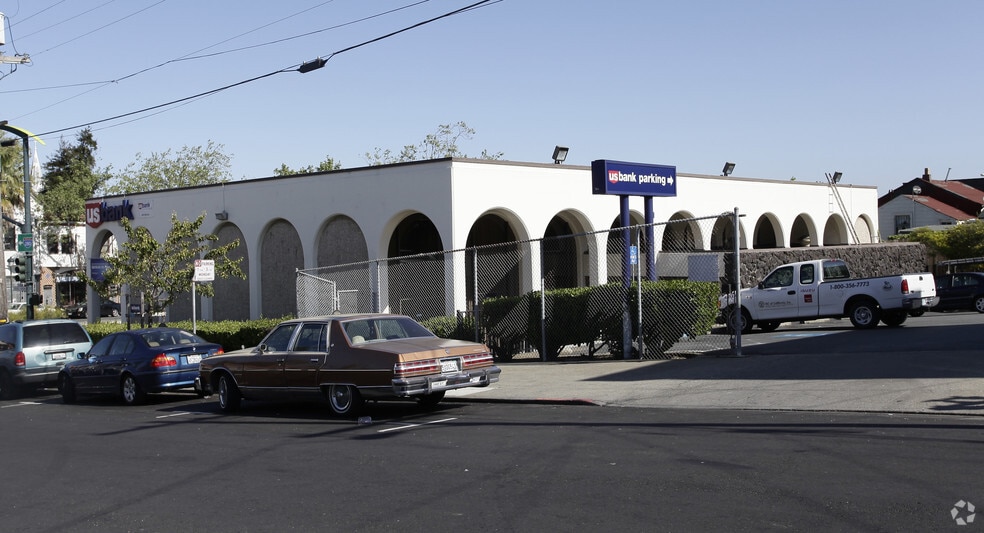 4947 3rd St, San Francisco, CA for lease - Building Photo - Image 2 of 9