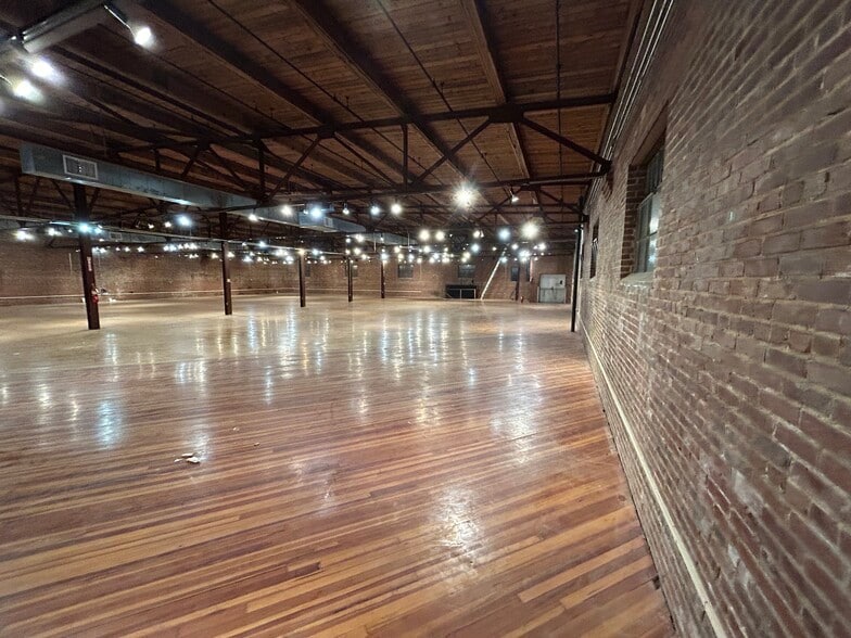 208 N Elm St, High Point, NC for sale - Building Photo - Image 3 of 10