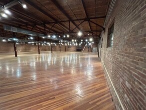 208 N Elm St, High Point, NC à vendre Photo du bâtiment- Image 2 de 2