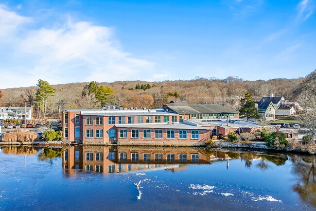 Plus de détails pour 11 Main St, Mystic, CT - Plusieurs types d'espaces à louer