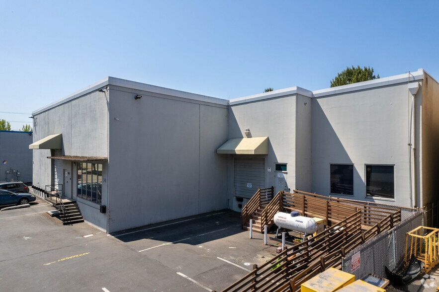 865 Lind Ave SW, Renton, WA à louer - Photo du bâtiment - Image 2 de 3