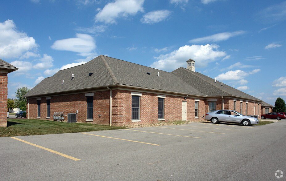 821 Kentwood Dr, Youngstown, OH à louer - Photo du bâtiment - Image 2 de 4