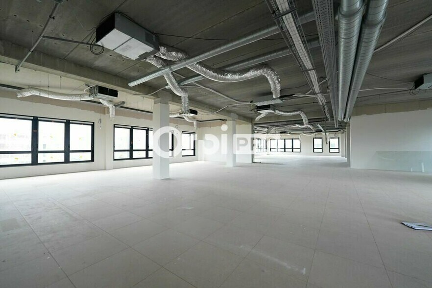 Office in Genas for lease - Interior Photo - Image 2 of 9