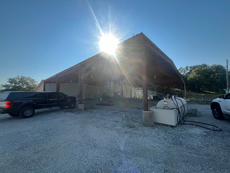 800 County Road 257, Liberty Hill, TX à louer - Photo du bâtiment - Image 2 de 12