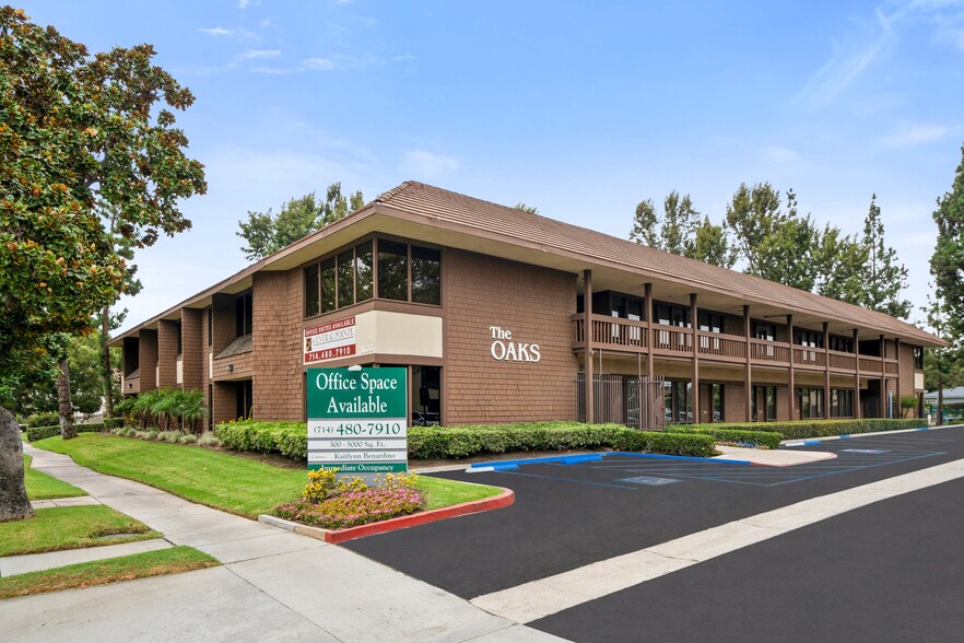 1633 E 4th St, Santa Ana, CA for lease - Building Photo - Image 1 of 11