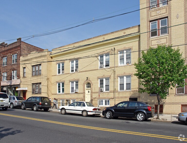 340 Anderson Ave, Cliffside Park, NJ à vendre - Photo du bâtiment - Image 2 de 2