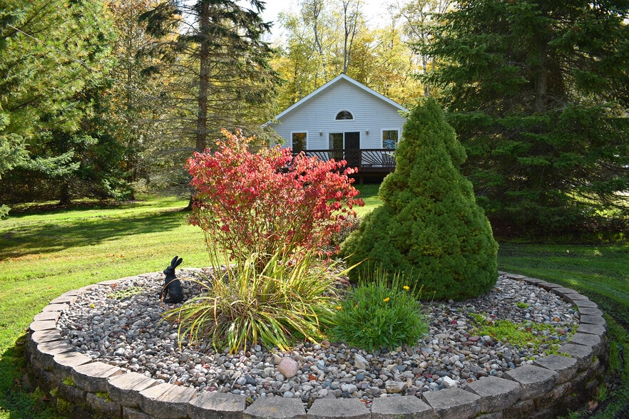 W18070 County Rd, Germfask, MI for sale - Primary Photo - Image 2 of 12