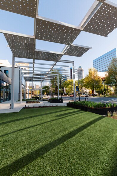 1401 Peachtree St NE, Atlanta, GA à louer - Photo du bâtiment - Image 3 de 12