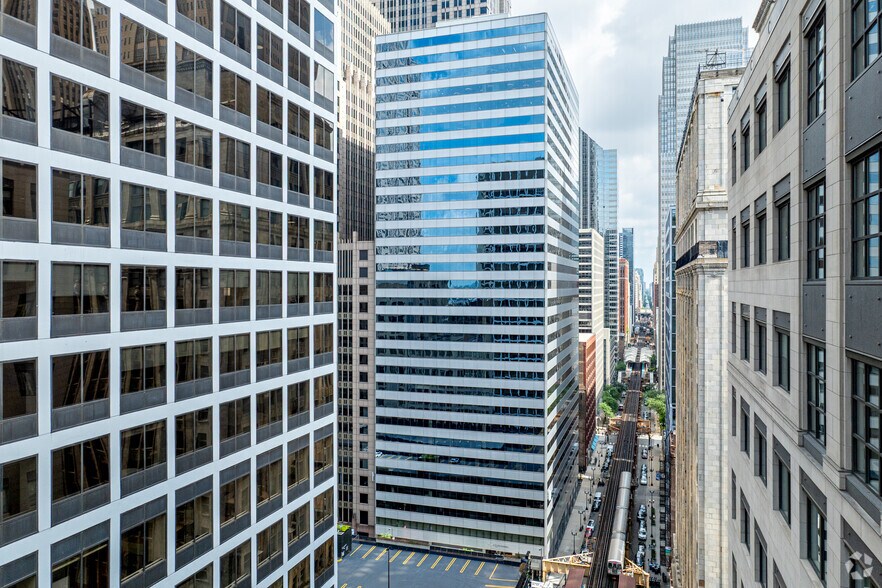 200 W Adams St, Chicago, IL à louer - Photo du bâtiment - Image 3 de 30