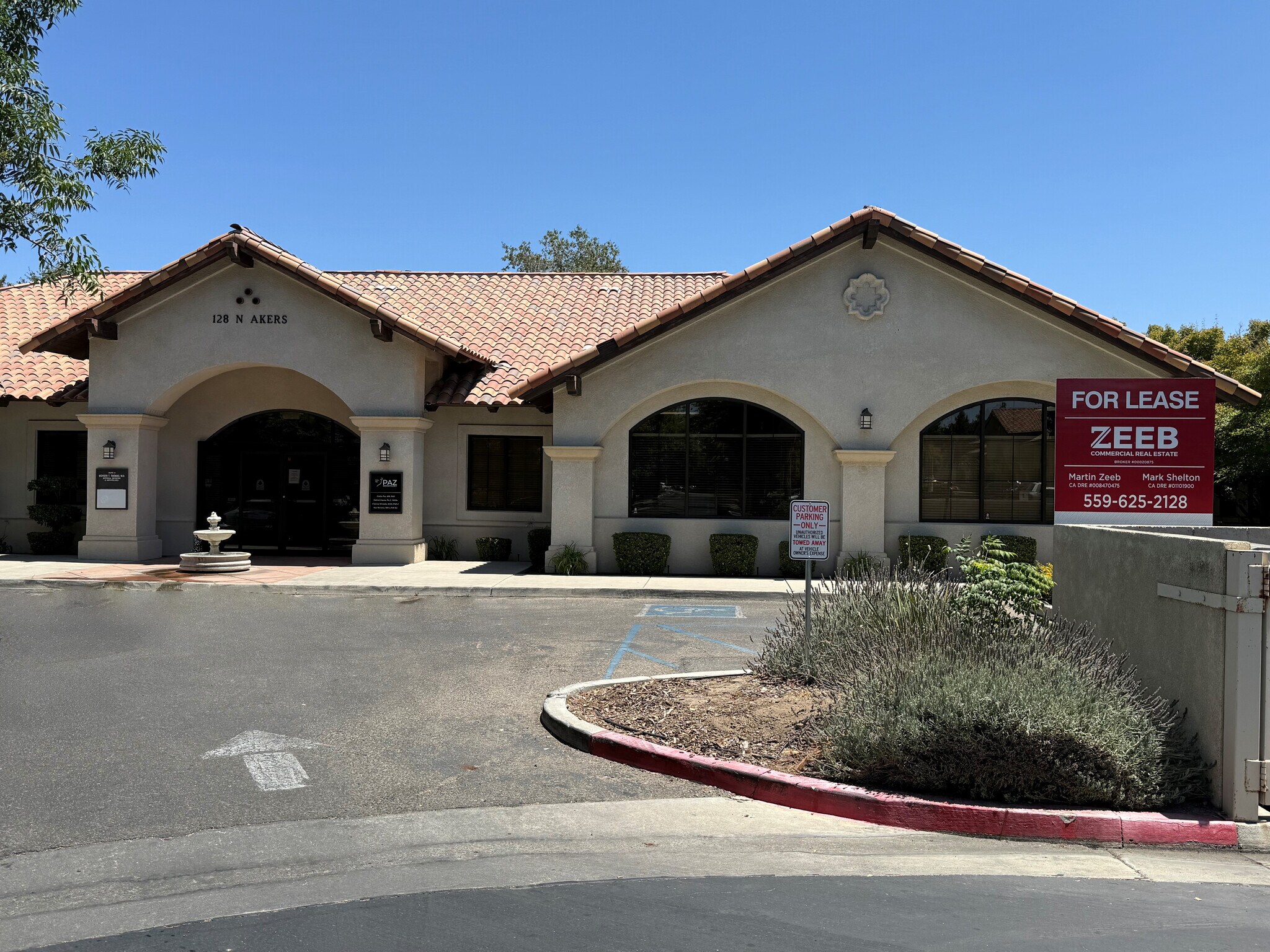 128 N Akers St, Visalia, CA à louer Photo du bâtiment- Image 1 de 12