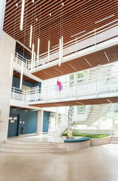 Office in Versailles for lease - Lobby - Image 2 of 6