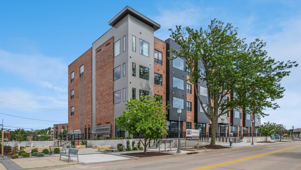 1220 3rd St SE, Cedar Rapids, IA à louer - Photo du bâtiment - Image 3 de 13