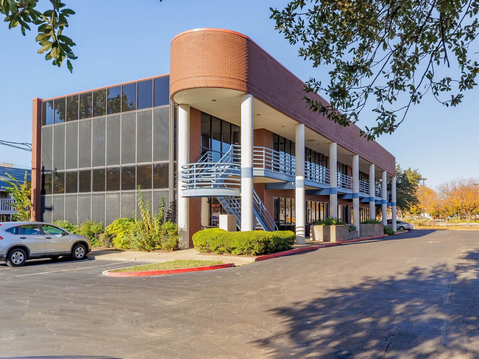 2579 Western Trails Blvd, Austin, TX for lease Building Photo- Image 1 of 13