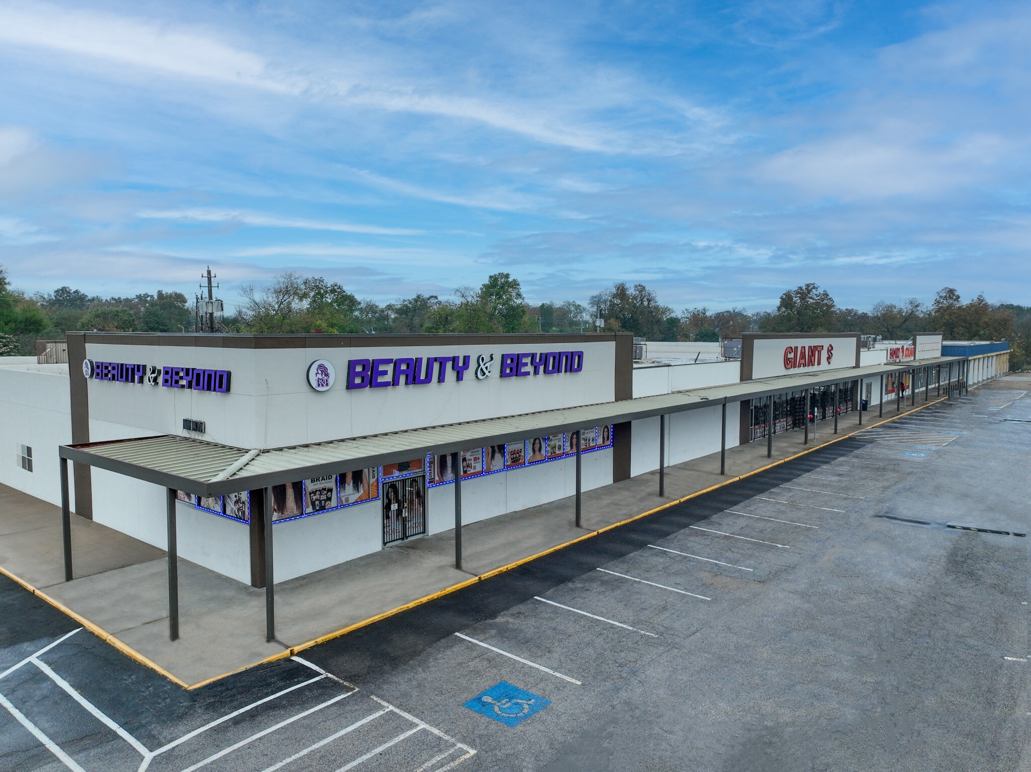 9411 North Fwy, Houston, TX for lease Primary Photo- Image 1 of 5