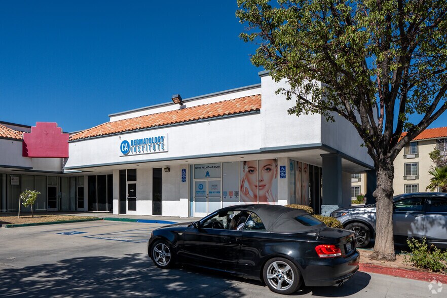520-540 W Palmdale Blvd, Palmdale, CA à louer - Photo du bâtiment - Image 3 de 7