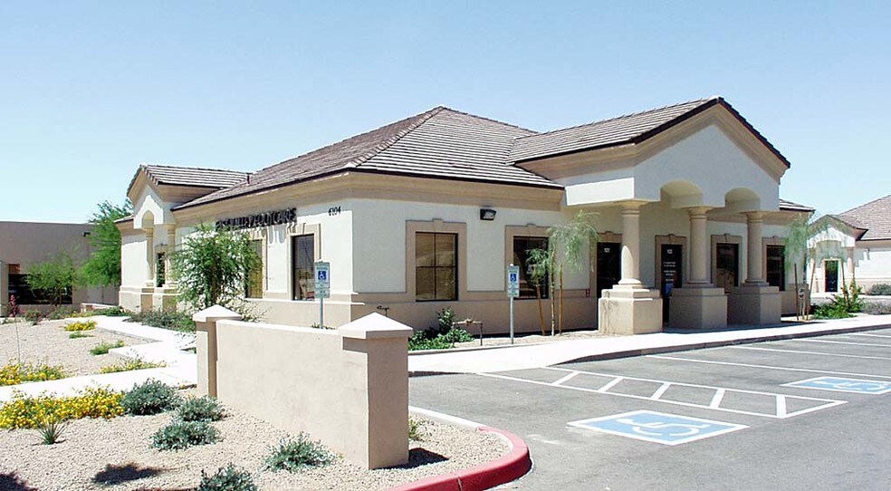 6104 E Brown Rd, Mesa, AZ à louer - Photo du bâtiment - Image 2 de 6