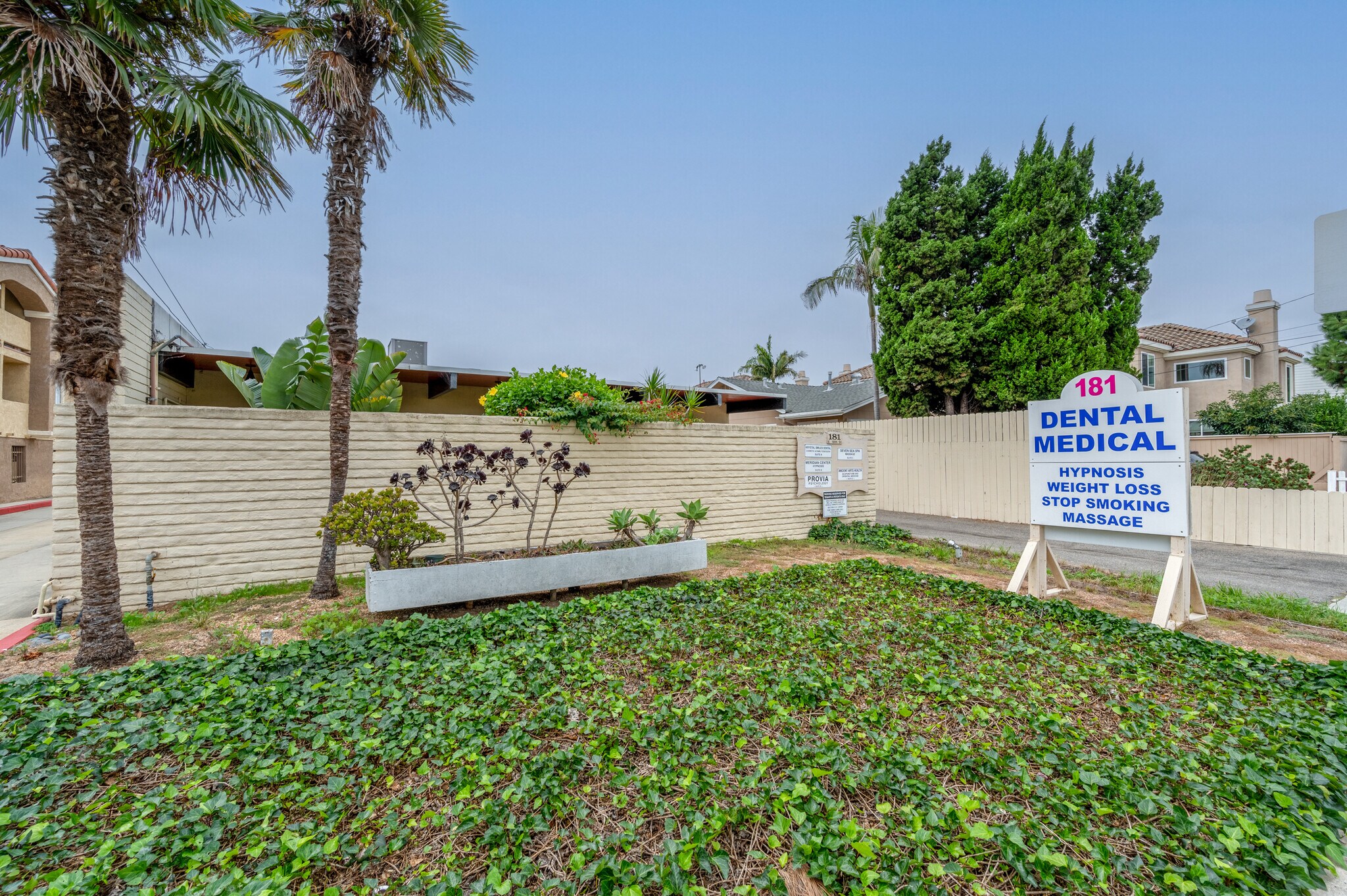 181 E 18th St, Costa Mesa, CA à louer Photo principale- Image 1 de 14