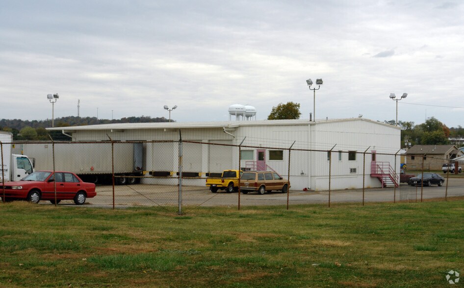 123 Lee St, Belpre, OH à vendre - Photo du bâtiment - Image 2 de 9