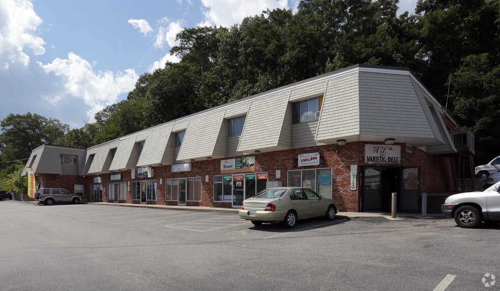 1031 Plainfield St, Johnston, RI for lease - Primary Photo - Image 1 of 17