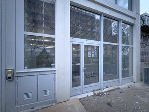 Office/Retail in Paris for lease Interior Photo- Image 1 of 6